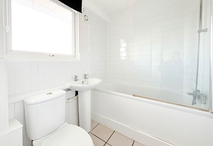 1 Bedroom Apartment For Sale In The Knares, Lee Chapel South, Basildon, Essex, SS16