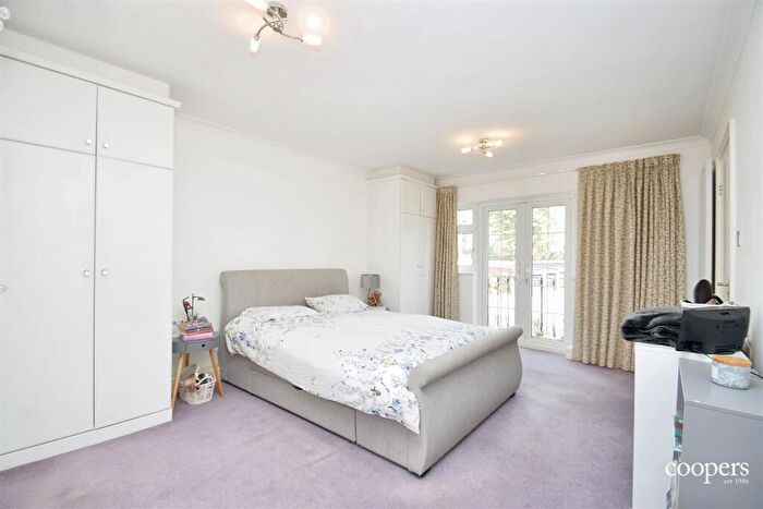 3 Bedroom Apartment To Rent In Myrtleside Close, Northwood, HA6