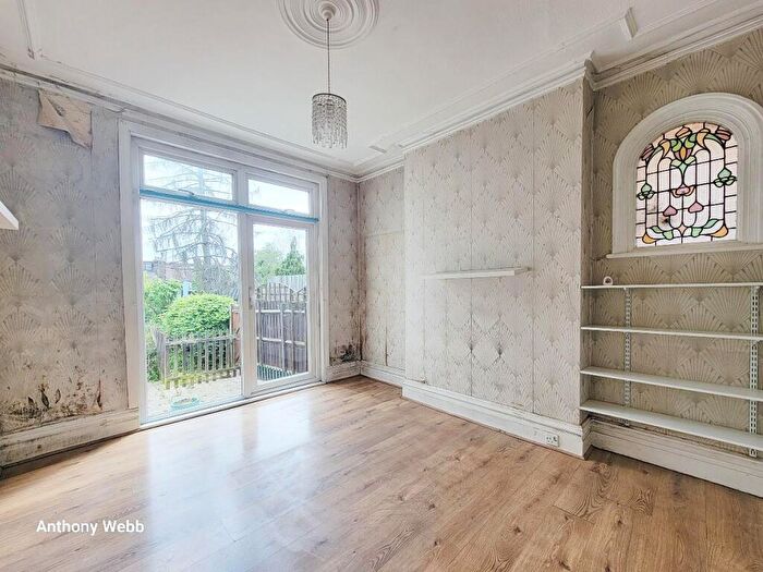 1 Bedroom Flat For Sale In Burford Gardens, Palmers Green, N13