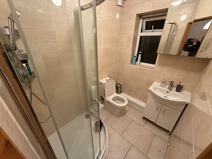 1 Bedroom Flat To Rent In Beech Road, Feltham, Greater London, TW14