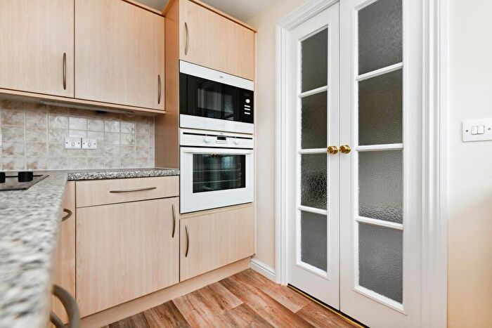 1 Bedroom Flat For Sale In Junction Road, Brentwood, Essex, CM14
