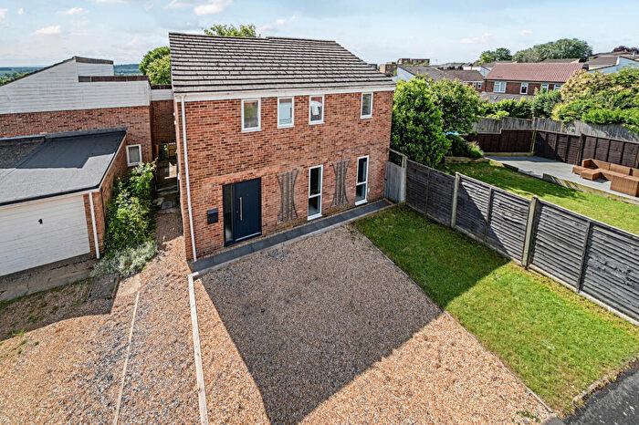 3 Bedroom Semi-Detached House For Sale In Grebe Close, Alton, GU34