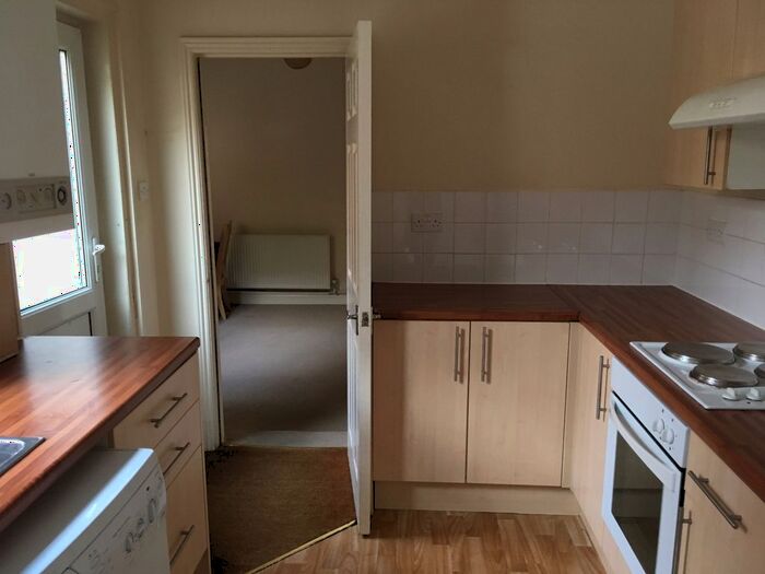 1 Bedroom Flat To Rent In Weedon Road, Northampton, Northamptonshire, NN5