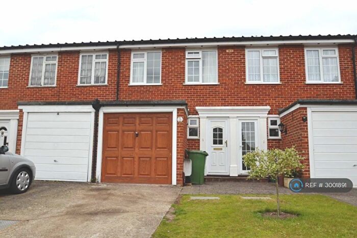 3 Bedroom Terraced House To Rent In Ferndown Close, Sutton, SM2