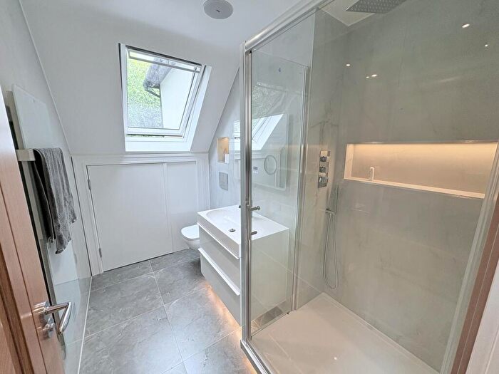 5 Bedroom Flat For Sale In Newgate Street, London, E4