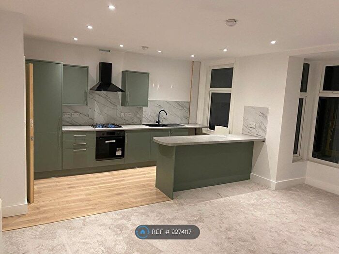 3 Bedroom Flat To Rent In Reads Avenue, Blackpool, FY1