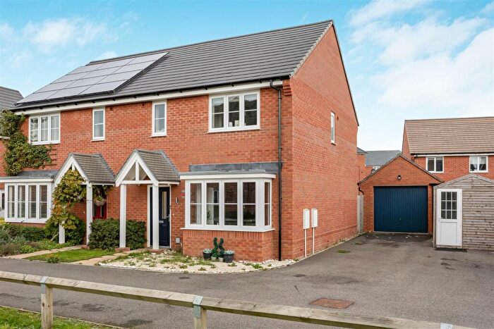 3 Bedroom Semi Detached House For Sale In Floyer Grove, Shinfield, Reading, RG2