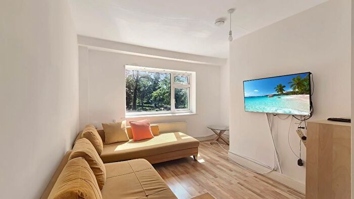 1 Bedroom Flat To Rent In Hertford Road, Enfield, London, England, EN3