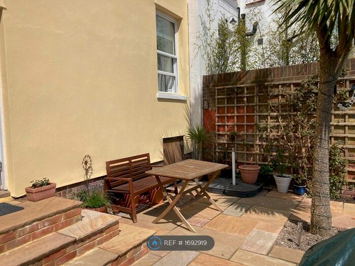 1 Bedroom Flat To Rent In Roundhill Crescent, Brighton, BN2