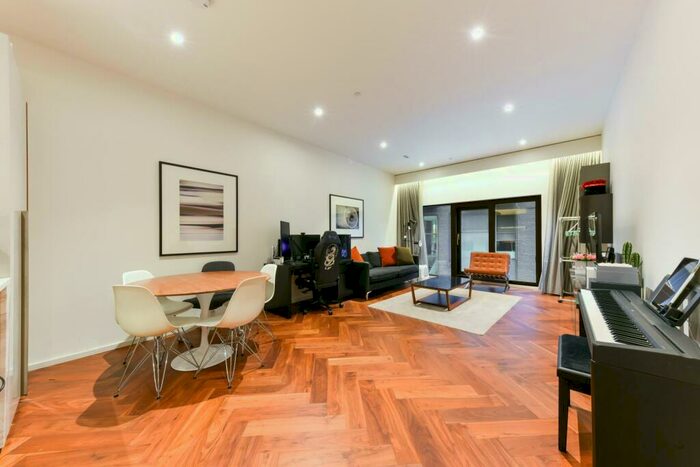2 Bedroom Flat For Sale In Ambassador Building, Embassy Gardens, Nine Elms, London, SW11