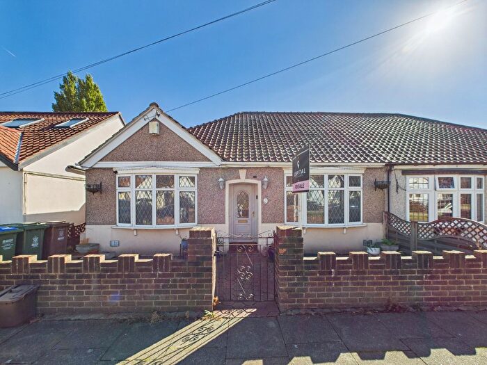 2 Bedroom Semi-detached House For Sale In Woodlands Avenue, Sidcup, Kent, DA15