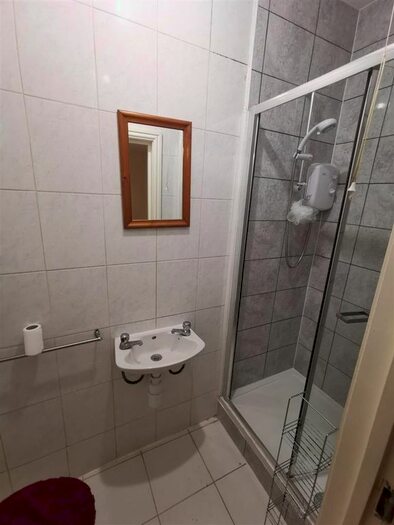 Studio To Rent In Baldwin Gardens, Hounslow TW3