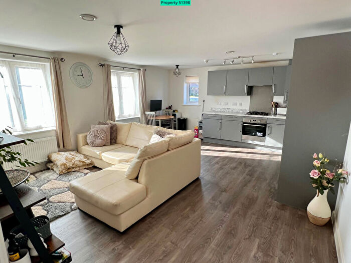 2 Bedroom Flat For Sale In Foxglove Drive, Crawley, RH10