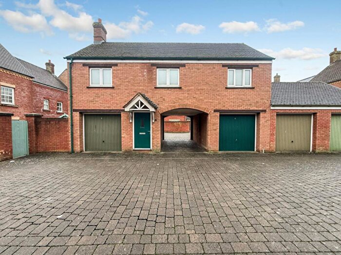 2 Bedroom Coach House To Rent In Ewden Close, Swindon, SN1