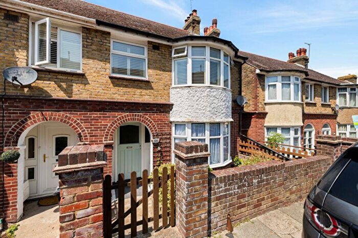 3 Bedroom End Of Terrace House For Sale In Longfield Road, Dover, CT17