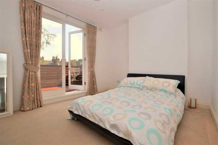 1 Bedroom Flat To Rent In Gautrey Road Peckham, SE15