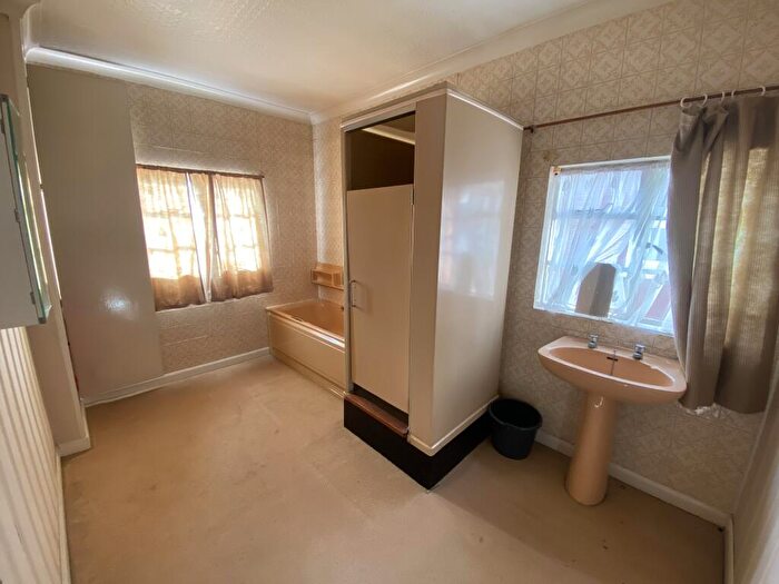 3 Bedroom Terraced House For Sale In Clarendon Road, West Green, London, N15