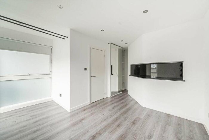 1 Bedroom Flat To Rent In Shaftesbury Avenue, Kenton, HA3