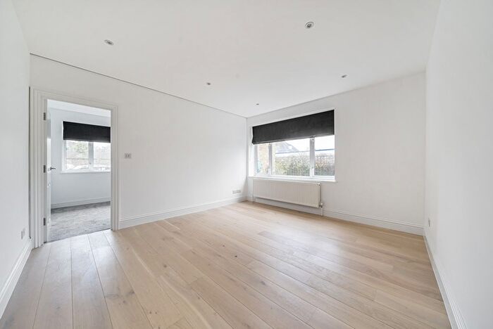 1 Bedroom Flat To Rent In High Wigsell, Twickenham Road, Teddington, TW11