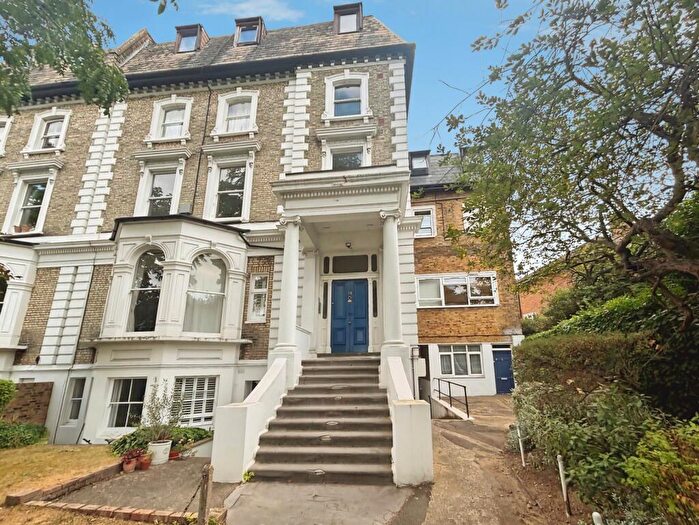 1 Bedroom Flat For Sale In Claremont Road, Surbiton, KT6