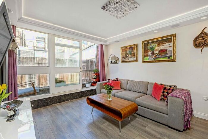 2 Bedroom Flat To Rent In Strutton Ground, London, SW1P