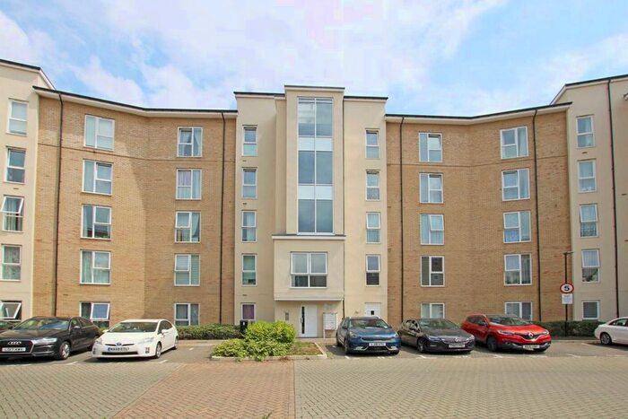 1 Bedroom Flat To Rent In Hunting Place, Hounslow, TW5