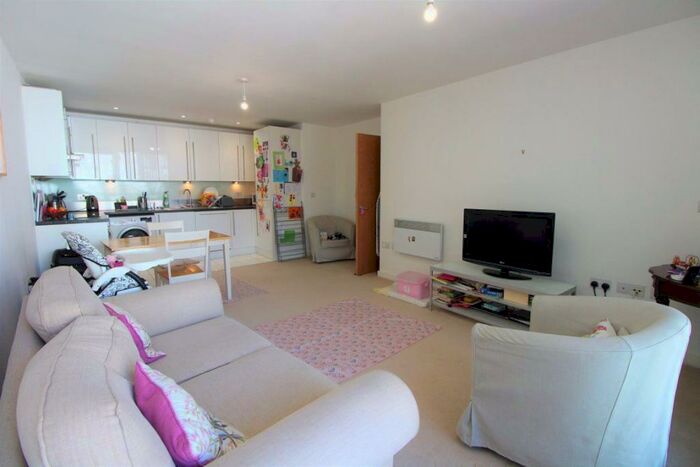 2 Bedroom Flat To Rent In The Sphere, Canning Town, E16