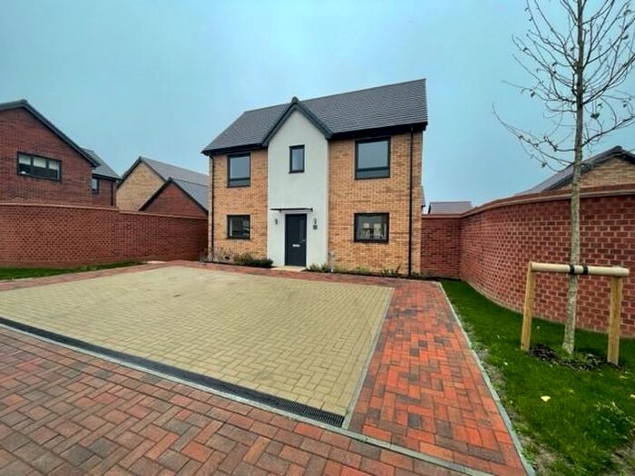 3 Bedroom House To Rent In Glebe Farm, Milton Keynes, MK17