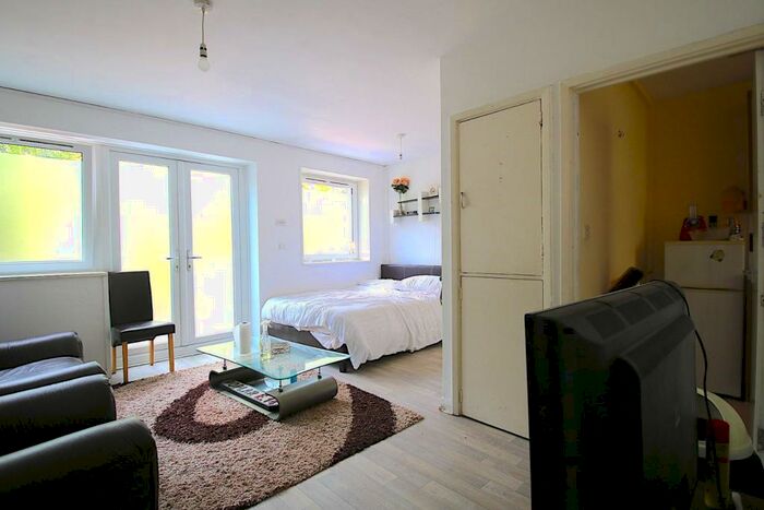 Studio To Rent In Turin Street, London, E2