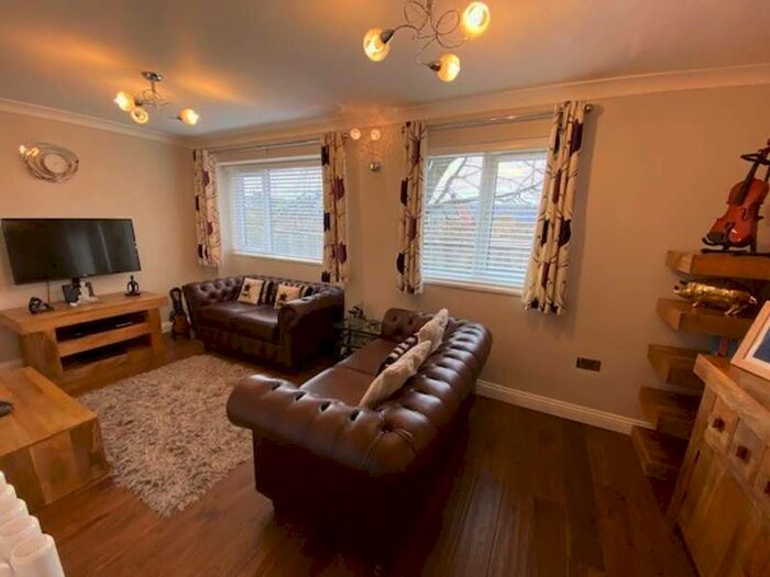 2 Bedroom Mews House To Rent In Ancroft Close, Piccadilly, YO1