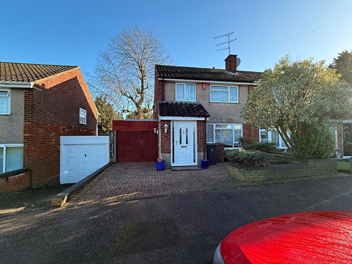 3 Bedroom Terraced House To Rent In Butely Road, Luton, Bedfordshire, LU4