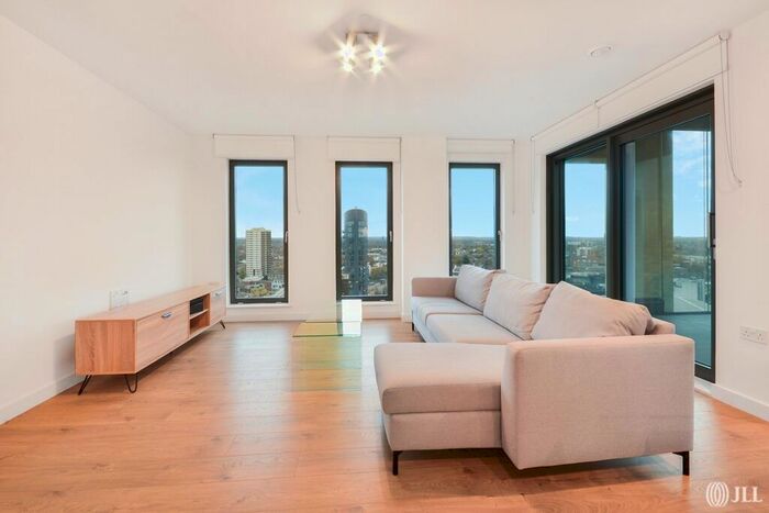 3 Bedroom Flat To Rent In Great Eastern Road, London, E15