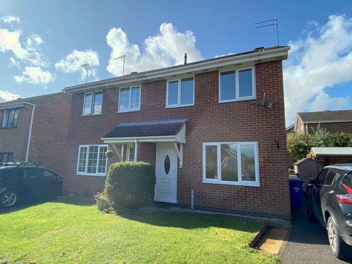 3 Bedroom Semi-Detached House To Rent In Hillside Close, Banbury, Oxon, OX16