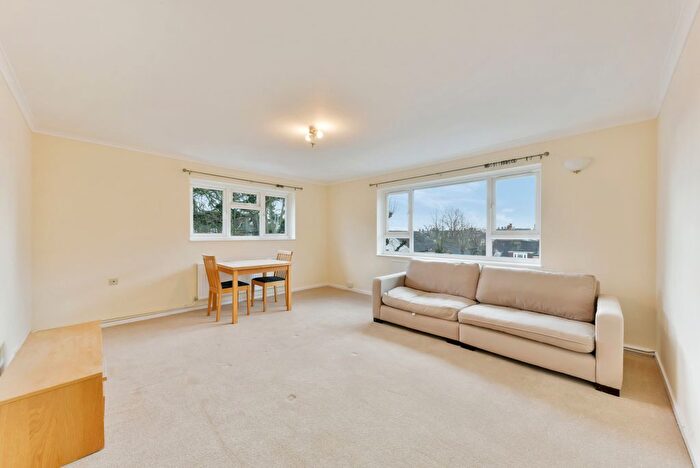 1 Bedroom Flat To Rent In Regent Court, Grosvenor Hill, London, SW19