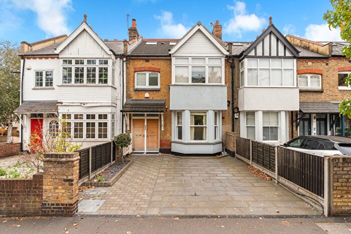 2 Bedroom Flat For Sale In Little Ealing Lane, Ealing, W5