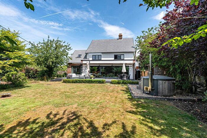 4 Bedroom Detached House For Sale In Wield Road, Medstead, Alton, Hampshire, GU34