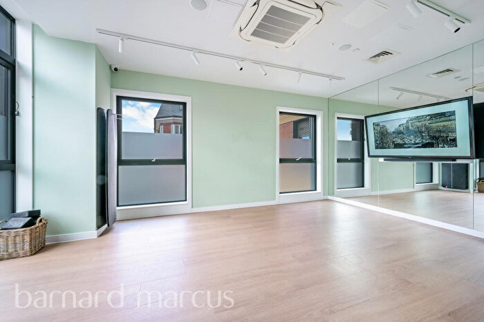2 Bedroom Apartment To Rent In Sutton Court Road, Sutton, SM1