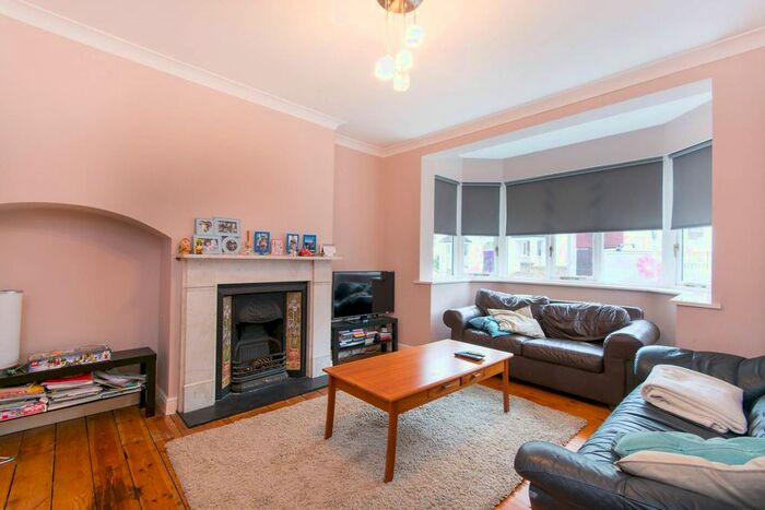 4 Bedroom Semi-Detached House To Rent In Grove Crescent, Kingston, Kingston Upon Thames, KT1