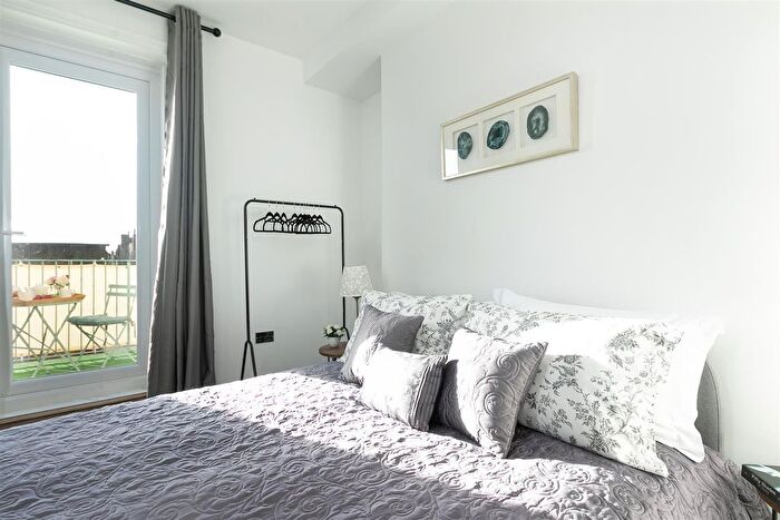 1 Bedroom Flat To Rent In Donkey Mews, Hove, BN3