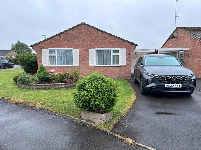 2 Bedroom Detached Bungalow For Sale In Avondale Gardens, Gillingham, SP8