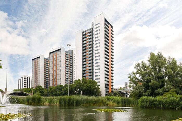 2 Bedroom Flat To Rent In Elektron Tower, Blackwall Way, London, E14