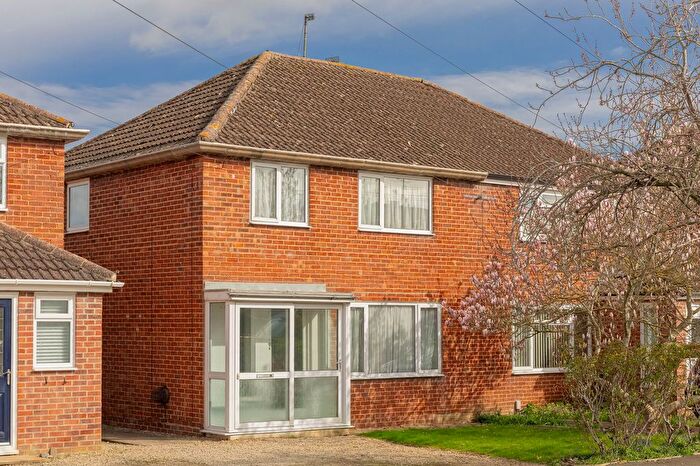 3 Bedroom Semi Detached House For Sale In Lock Crescent, Kidlington, OX5