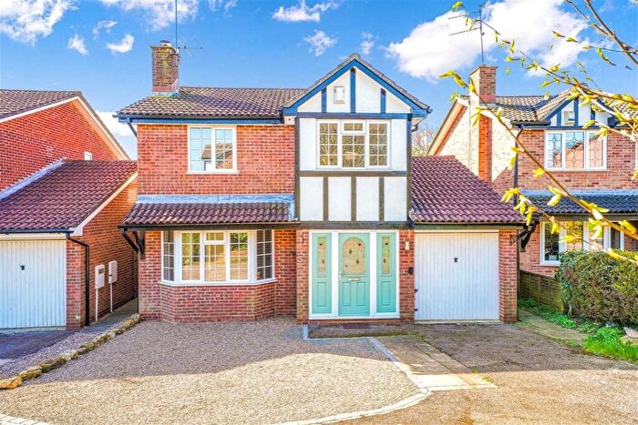 4 Bedroom Detached House For Sale In Brooksdale Close, Kettering, Northamptonshire, NN16