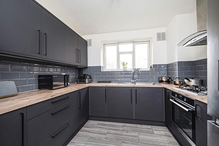 2 Bedroom Flat For Sale In Stepney Way, Whitechapel, London, E1