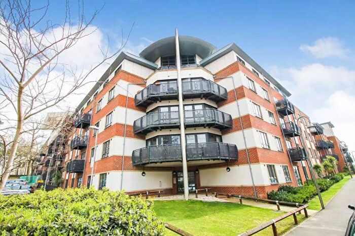 2 Bedroom Flat For Sale In Kestrel Road, Farnborough, GU14
