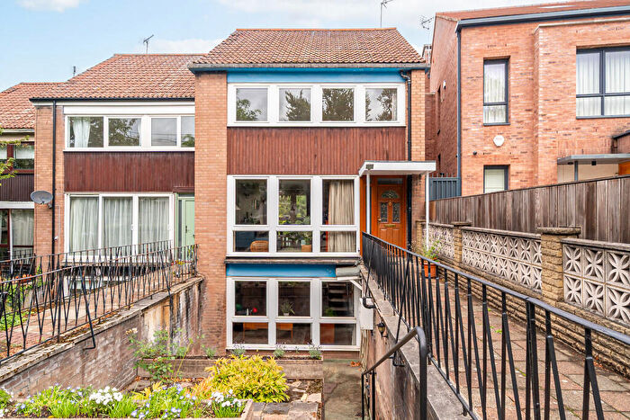 4 Bedroom End Of Terrace House For Sale In Hermitage Lane, Hampstead, NW2