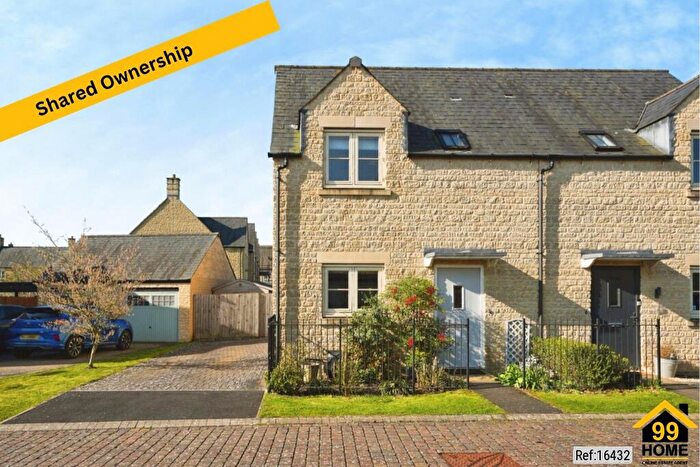 3 Bedroom Semi Detached House For Sale In Pips Field, Fairford, GL7