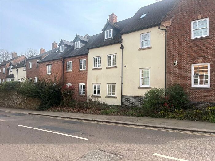 2 Bedroom Flat For Sale In Market Square, Daventry, Northamptonshire, NN11