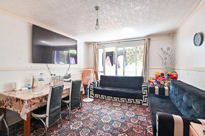2 Bedroom Maisonette For Sale In Fern Street, , Bow, London, E3