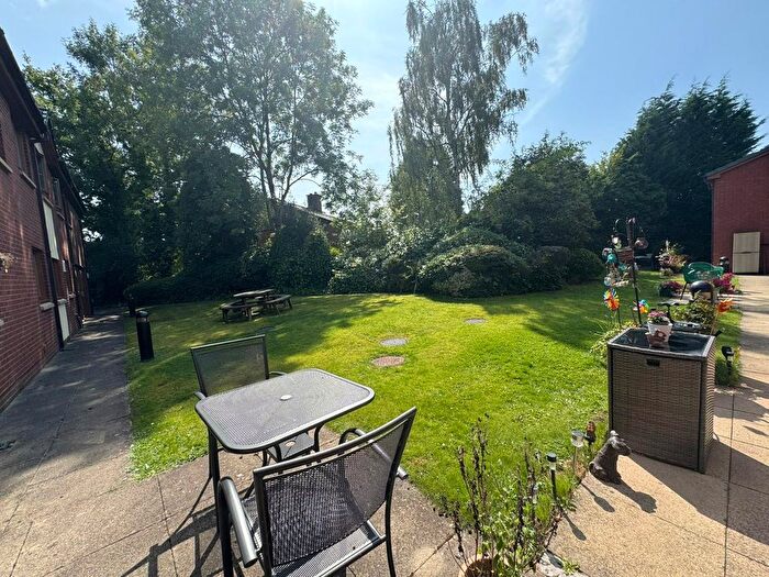 1 Bedroom Flat For Sale In Hampstead Drive, Stockport, Greater Manchester, SK2